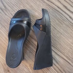 Crocs l size 6 l black l platform l wedge l sandals l summer